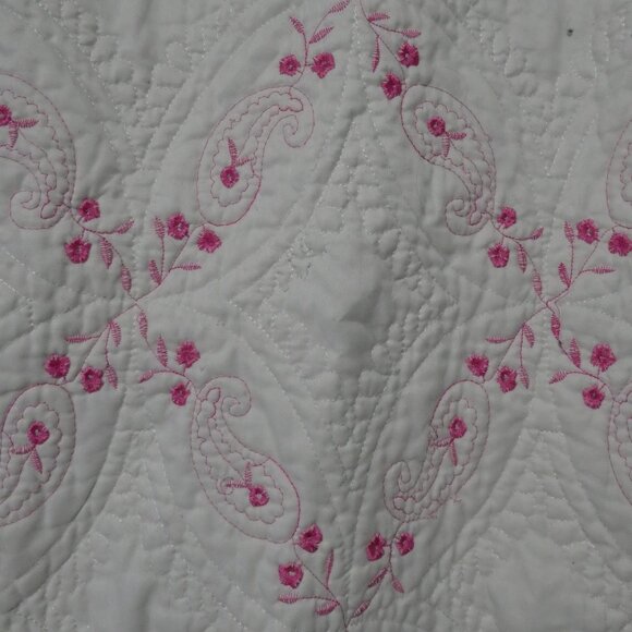 Set Of 2 Vintage Pink and White Floral Embroidered Pillow Covers & Blanket - Picture 7 of 16